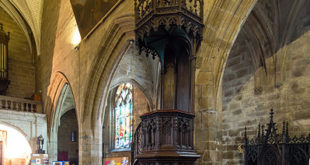 Chaire_de_la_basilique_Notre-Dame-de-Paradis,_Hennebont,_France