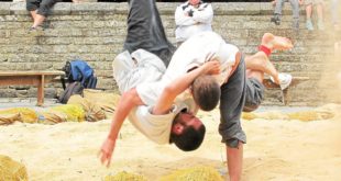 la-lutte-bretonne-ou-gouren-constitue-un-pilier