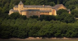 Pardon de st Guénolé pour les enfants de classes bilingues et Diwan