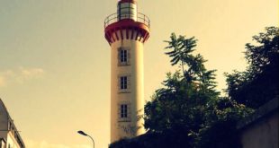 ils ont détruit le phare de Paris