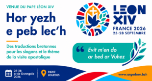 Venue du pape : quand le breton s&rsquo;invite sur les affiches des diocèses